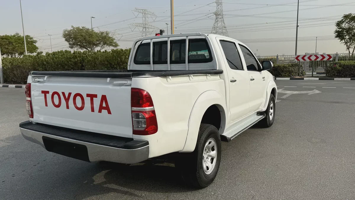 Toyota Hilux 2014 2.7L 4x4 Double Cab DLS | GCC Specs ,-5-5