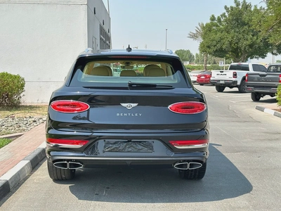 Bentley Bentayga 2022 low mileage-4