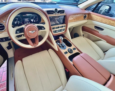 Bentley Bentayga 2022 low mileage-5