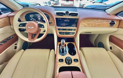 Bentley Bentayga 2022 low mileage-11