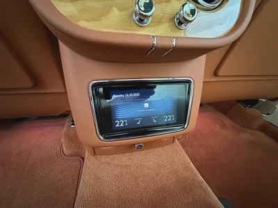 Bentley Bentayga 2022 low mileage-14