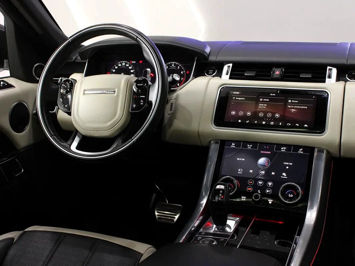 2018 - Land Rover Range Rover Sport HSE - Prestige Condition Perfect inside and out-2-2