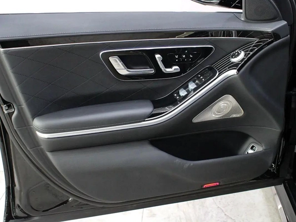 2024 - Mercedes-Benz S580 V8 with warranty for 444,000.00 AED