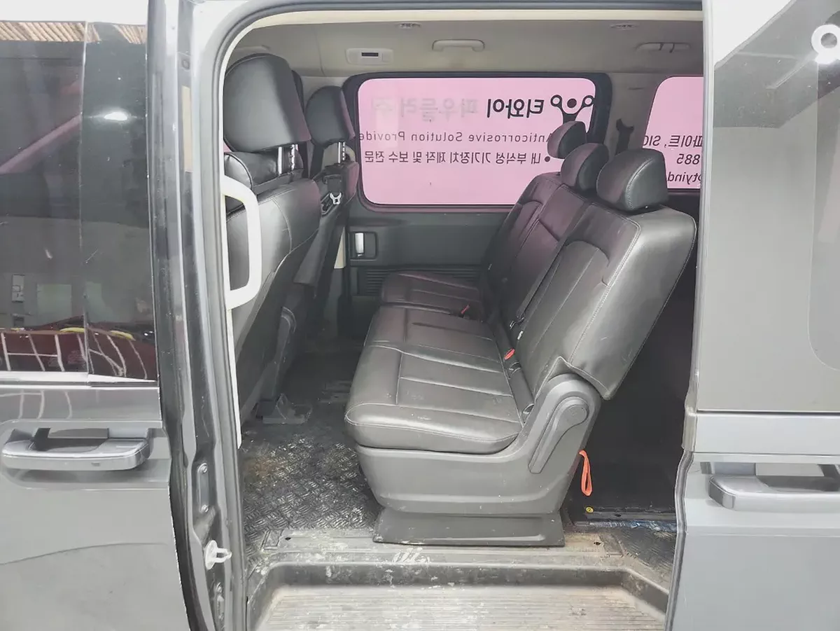 STARIA (D) 2.2 Tourer Modern 9 seats-16-16