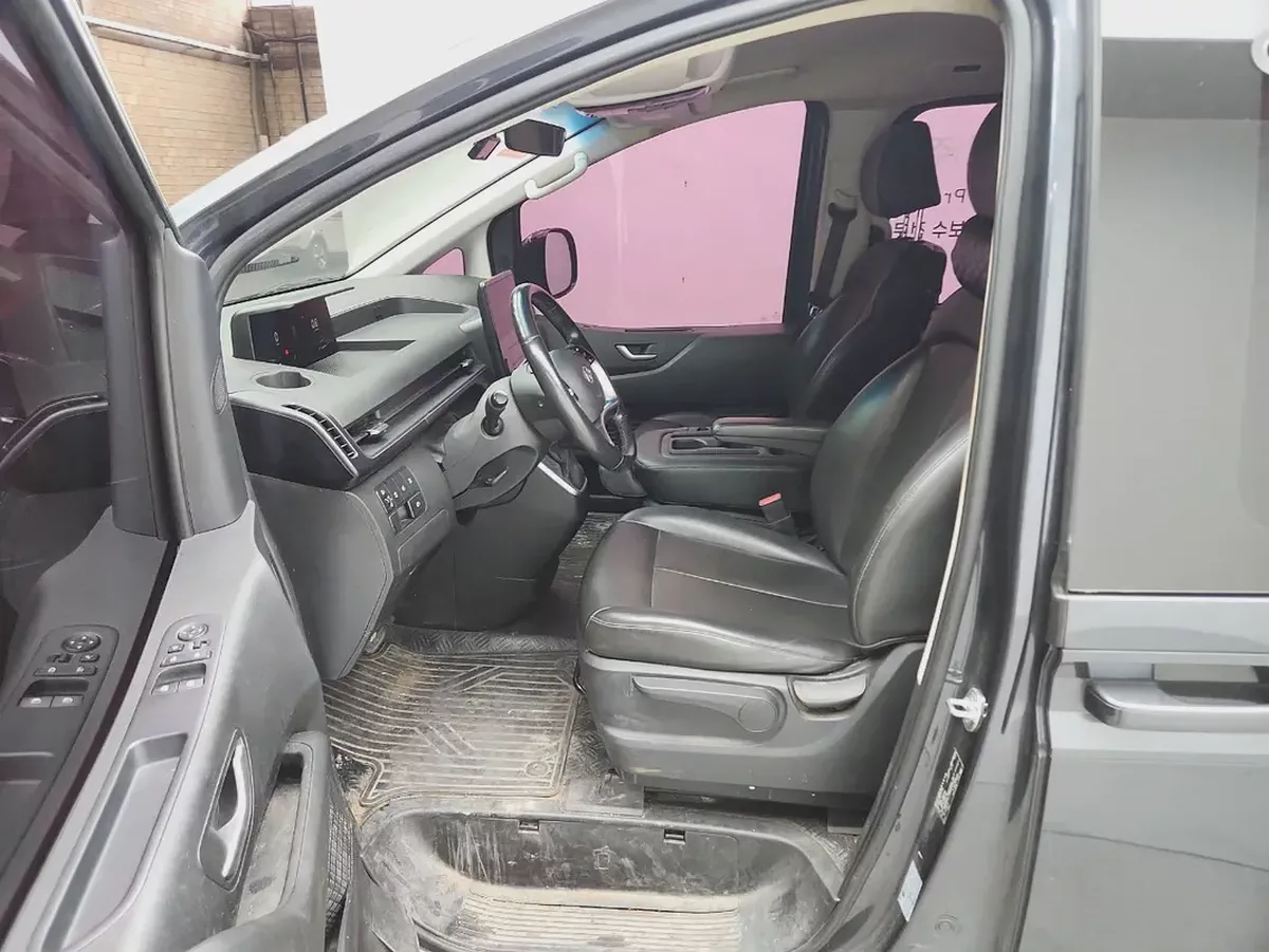 STARIA (D) 2.2 Tourer Modern 9 seats-18-18