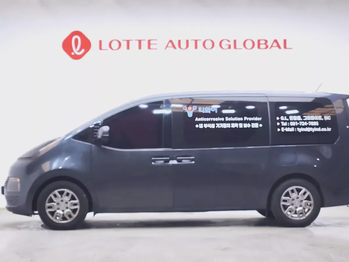 STARIA (D) 2.2 Tourer Modern 9 seats-4-4