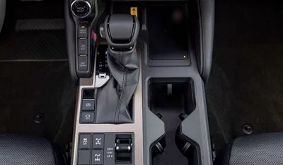 Toyota Prado GXR 250 2.4P AT FIRST EDITION MY2025 – WHITE-12