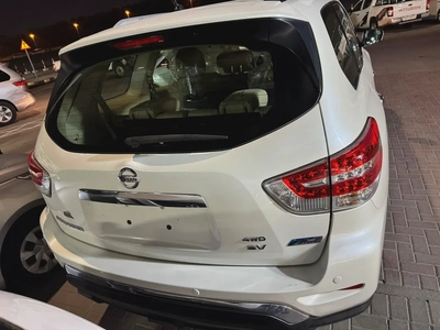 Nissan Pathfinder Hybrid Sunroof GCC – Full Option
Model: 2019
Mileage: 81,393 KMS
Spec: GCC
Very cl-10