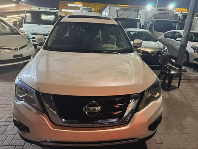 Nissan Pathfinder Hybrid Sunroof GCC – Full Option
Model: 2019
Mileage: 81,393 KMS
Spec: GCC
Very cl-7