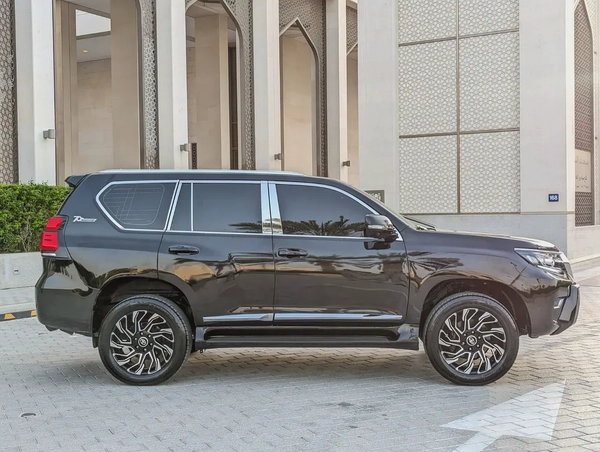 TOYOTA PRADO 2011 FACELIFTED 2023 WITH INTERIOR AND EXTERIOR GCC V4 2.7L IN EXCELLENT CONDITION