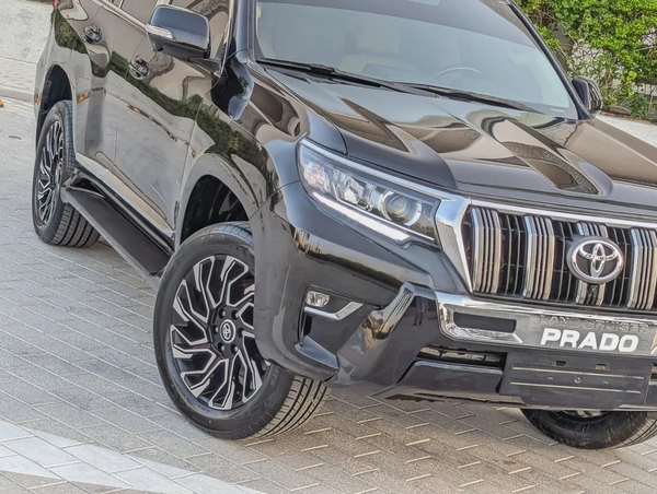 TOYOTA PRADO 2011 FACELIFTED 2023 WITH INTERIOR AND EXTERIOR GCC V4 2.7L IN EXCELLENT CONDITION