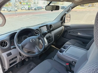 Nissan Urvan NV350 3 Seater AUTOMATIC 2022 Model GCC Specs With Service History In Perfect Condition-9