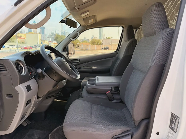 Nissan Urvan NV350 3 Seater AUTOMATIC 2022 Model GCC Specs With Service History In Perfect Condition