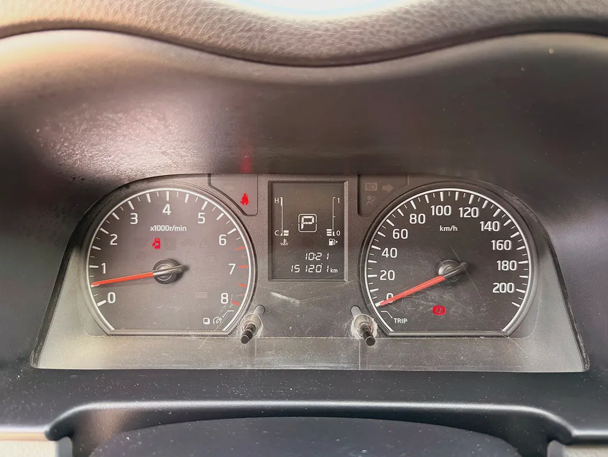 Nissan Urvan NV350 3 Seater AUTOMATIC 2022 Model GCC Specs With Service History In Perfect Condition-13-13