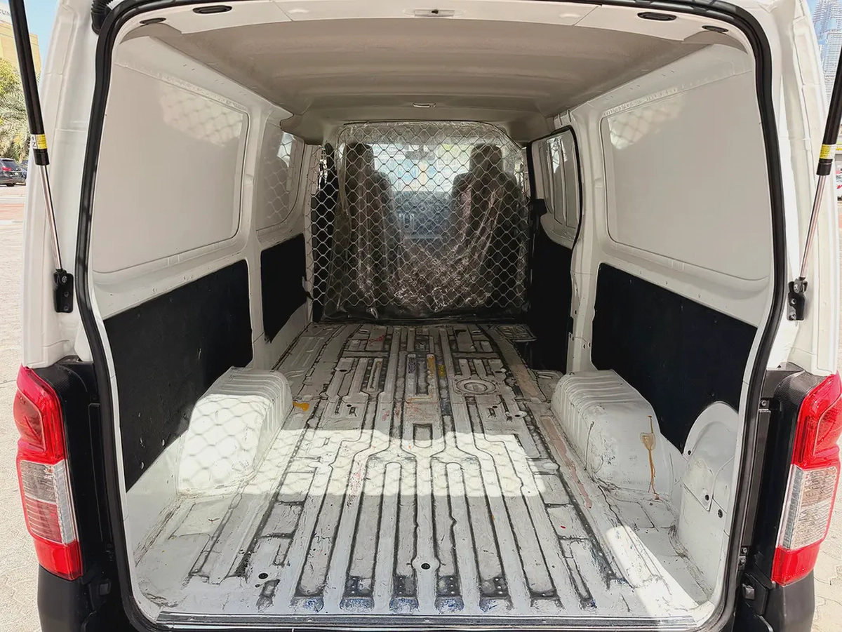 Nissan Urvan NV350 3 Seater AUTOMATIC 2022 Model GCC Specs With Service History In Perfect Condition-16-16