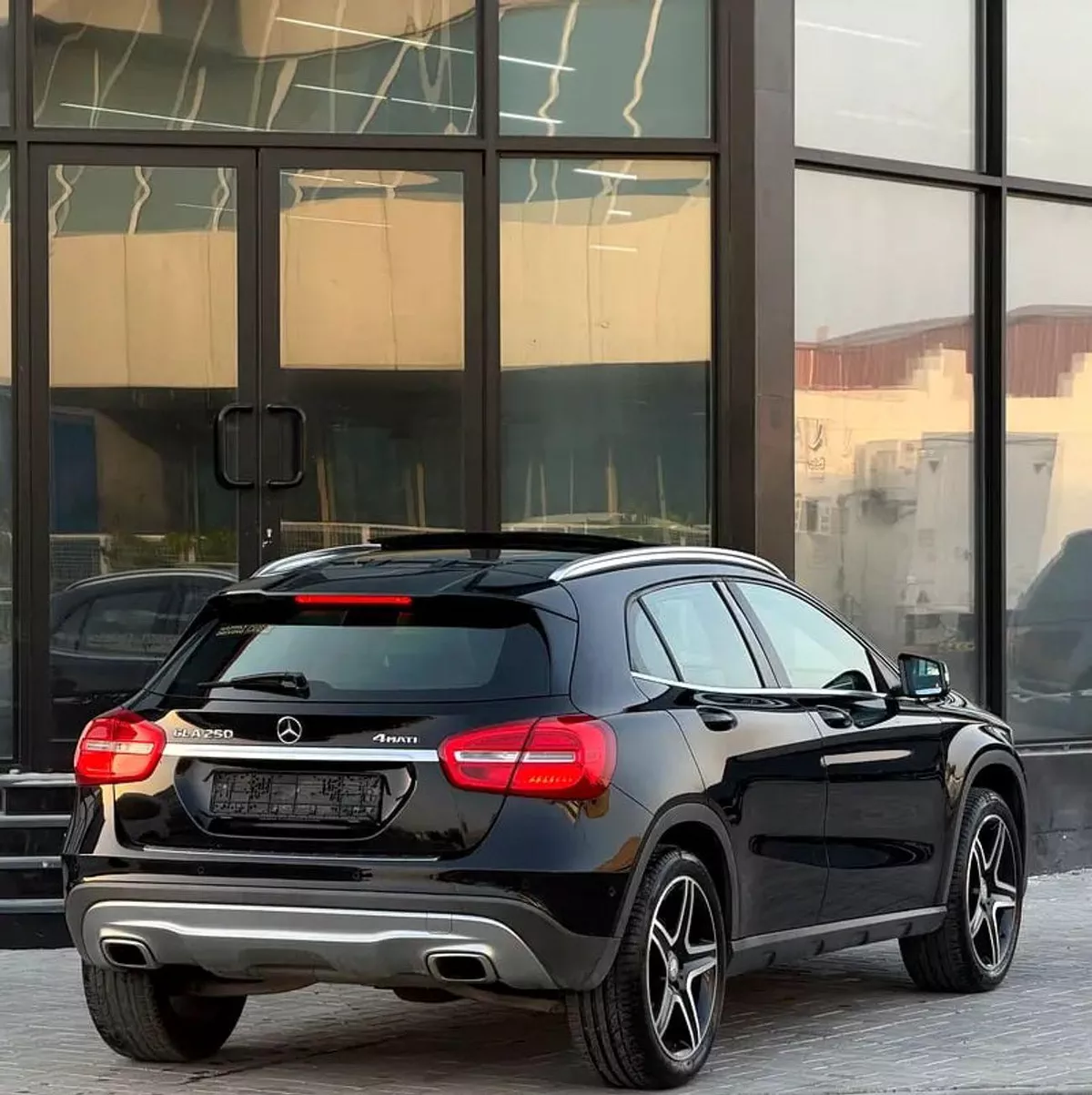 Mercedes Benz GLA250 4MATIC GLA 250 4MATIC | GCC Specs | Low Mileage-10-0