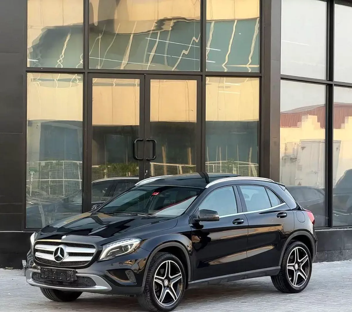 Mercedes Benz GLA250 4MATIC GLA 250 4MATIC | GCC Specs | Low Mileage-1-0