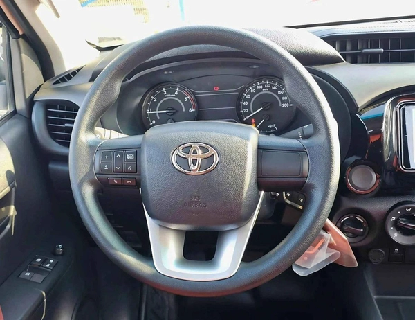 Toyota Hilux SINGLE CABIN BASIC / 5 + 2 HOOKS LONG BODY / 2.4L DIESEL M/T / PWR WINDOWS