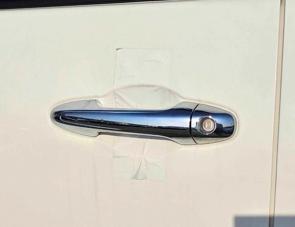 Toyota Hilux SINGLE CABIN BASIC / 5 + 2 HOOKS LONG BODY / 2.4L DIESEL M/T / PWR WINDOWS