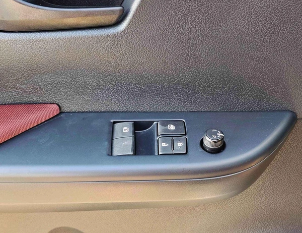 Toyota Hilux SINGLE CABIN BASIC / 5 + 2 HOOKS LONG BODY / 2.4L DIESEL M/T / PWR WINDOWS