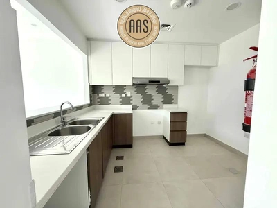 GOOD OFFER PRIME LOCATION 3BR+MAID VILLA-11