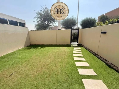 GOOD OFFER PRIME LOCATION 3BR+MAID VILLA-0