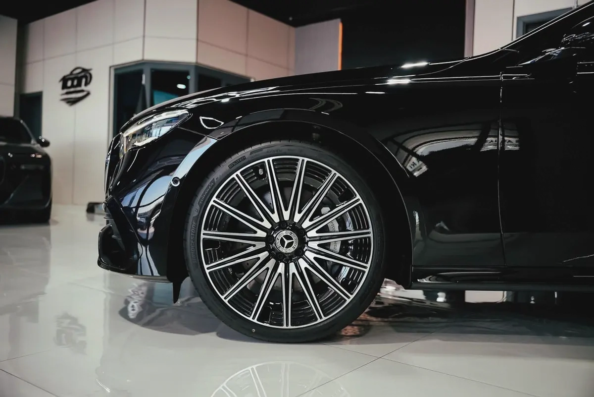 2025 Mercedes-Benz E-Class E 300 4MATIC | GCC Specs | Brand New-4-4