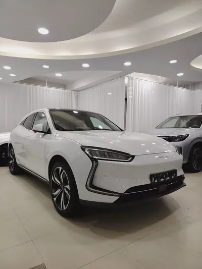 Brand New 2025 Seres 5 Premium - GCC Specs - Luxury Electric Performance-2