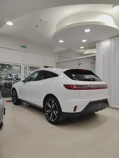 Brand New 2025 Seres 5 Premium - GCC Specs - Luxury Electric Performance-3