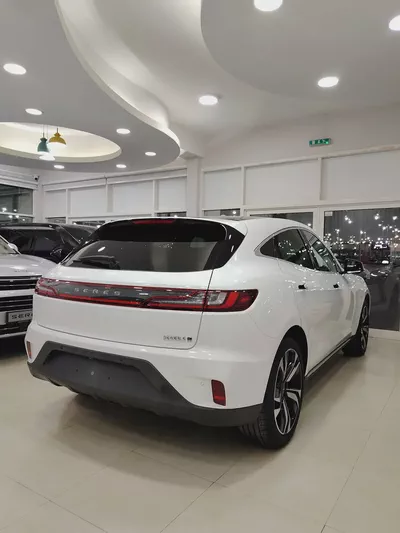 Brand New 2025 Seres 5 Premium - GCC Specs - Luxury Electric Performance-5