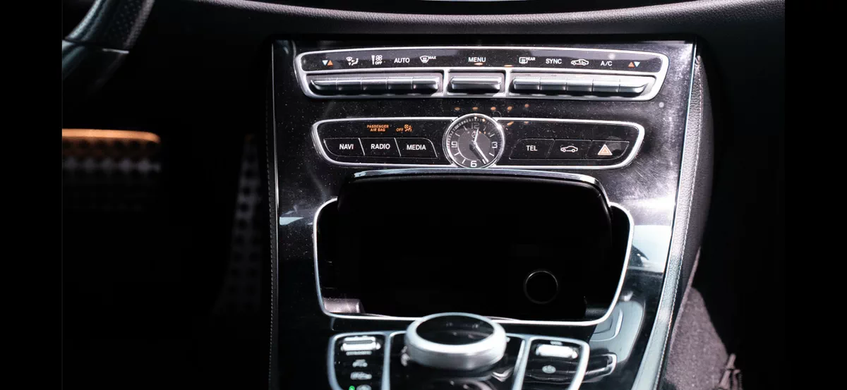 Mercedes Benz E200 STANDARD-10-0