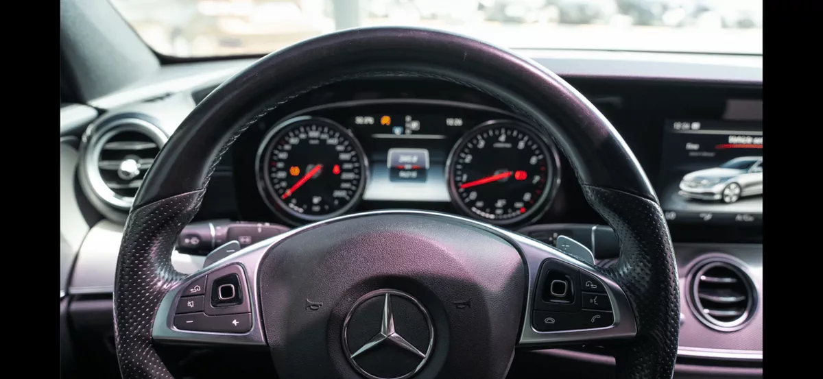 Mercedes Benz E200 STANDARD-13-0