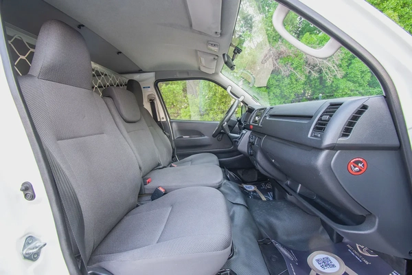 Toyota Hiace Standard Roof | Delivery Van | GCC Specs | Ref#T24064