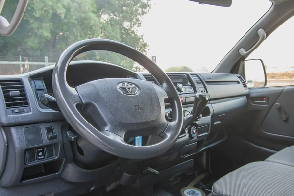 Toyota Hiace Standard Roof | Delivery Van | GCC Specs | Ref#T24064
