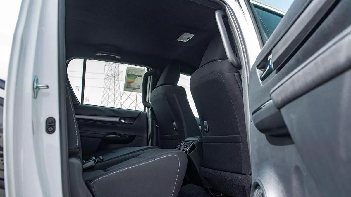 Toyota Hilux ADVENTURE HILUX ADVENTURE 4.0L PETROL FOLL OPTION-15-0