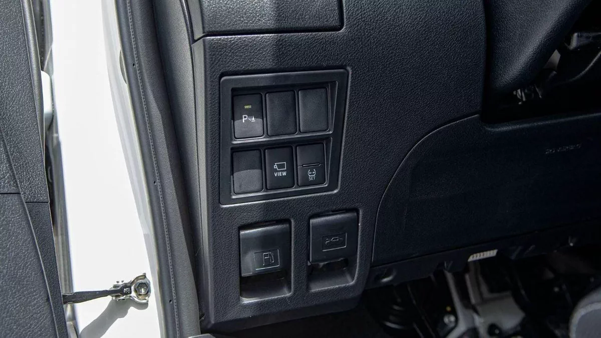 Toyota Hilux ADVENTURE HILUX ADVENTURE 4.0L PETROL FOLL OPTION-17-0