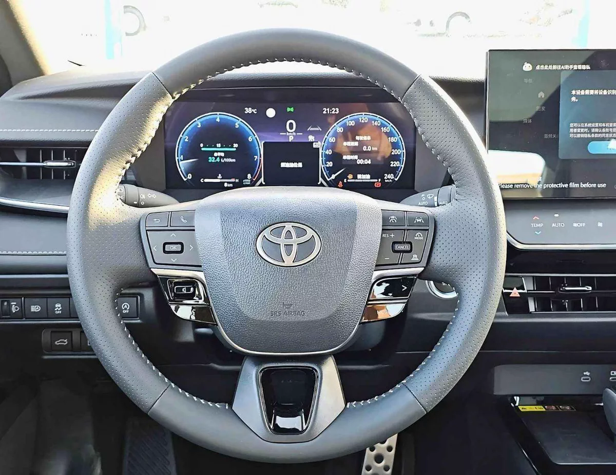 Toyota Camry XLE S SPORT / 2.0L V4 PETROL / PWR SEATS WITH HEADUP DISPLAY / PANORAMIC ROOF (CODE # CMPCS)-13-0