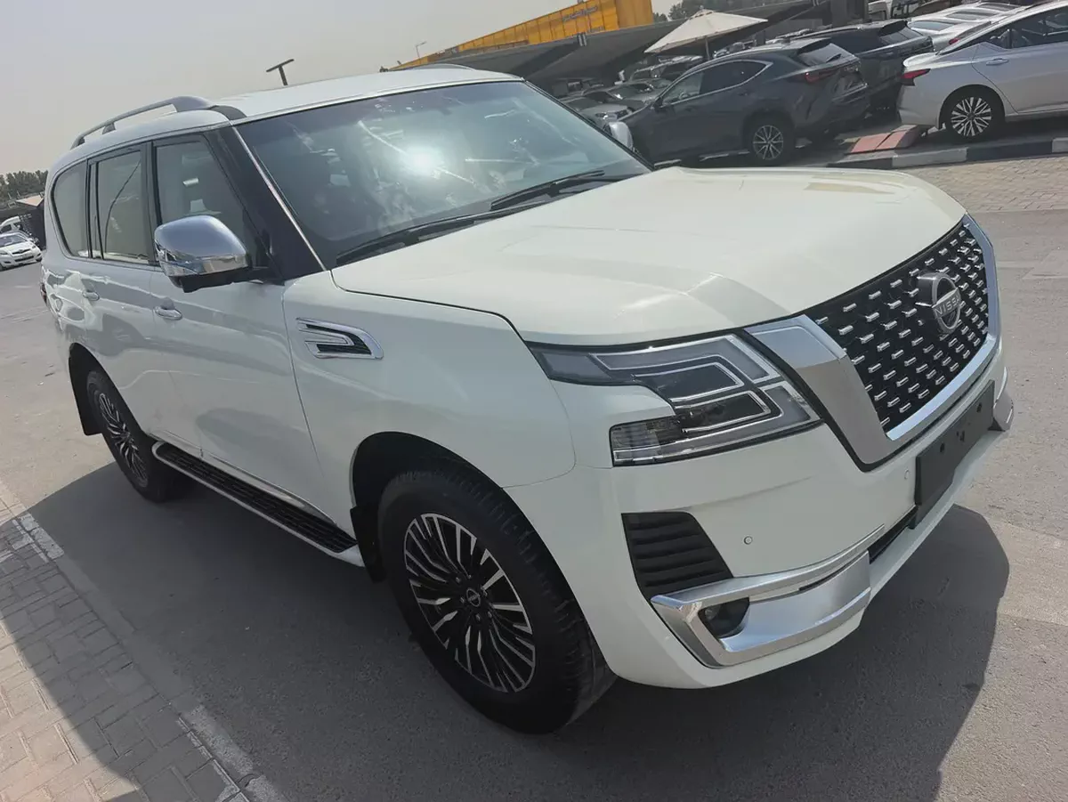 Nissan patrol 2017 fullopshin white color fullopshin GCc calen ace-9-9
