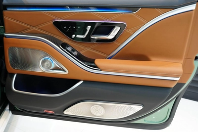 Mercedes-Benz Maybach S680 Emerald Isle Edition 1 of 25-12