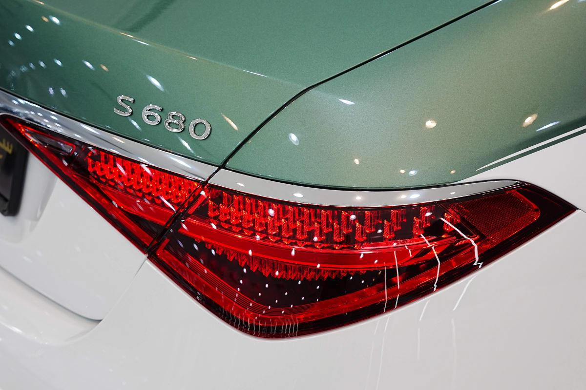 Mercedes-Benz Maybach S680 Emerald Isle Edition 1 of 25-2-2