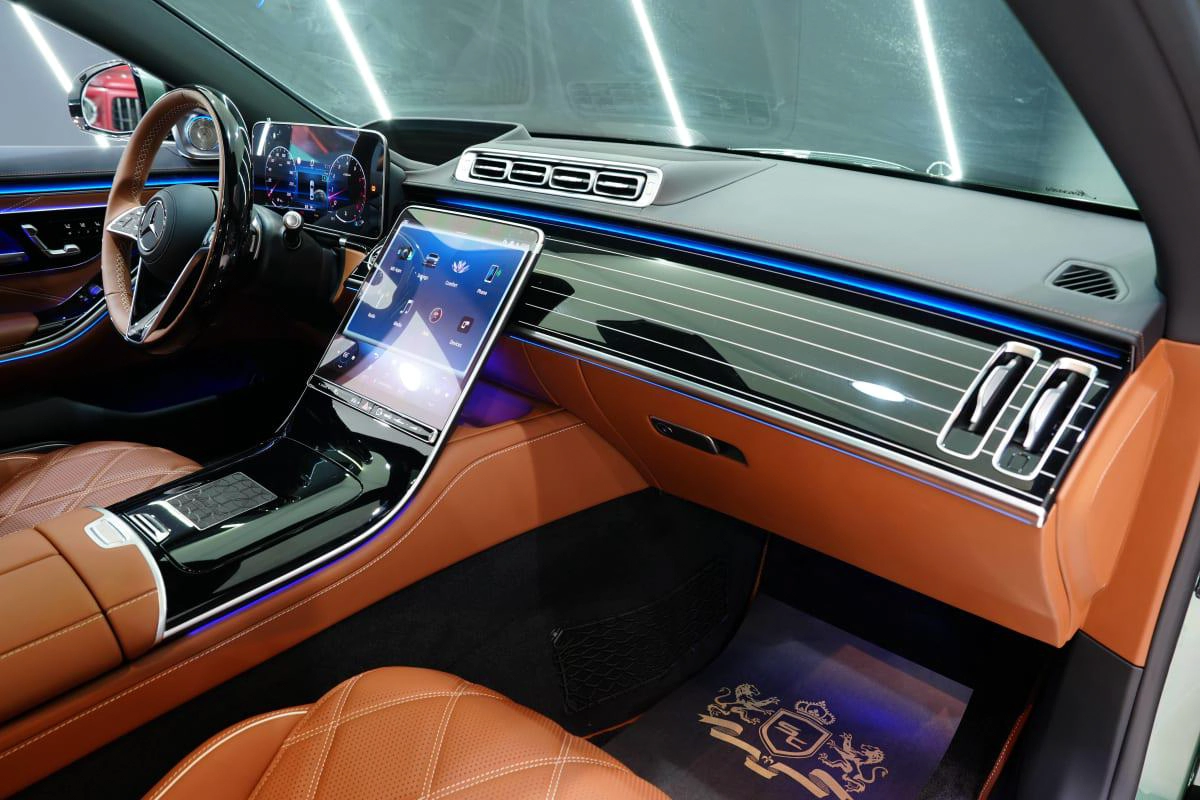 Mercedes-Benz Maybach S680 Emerald Isle Edition 1 of 25-9-9