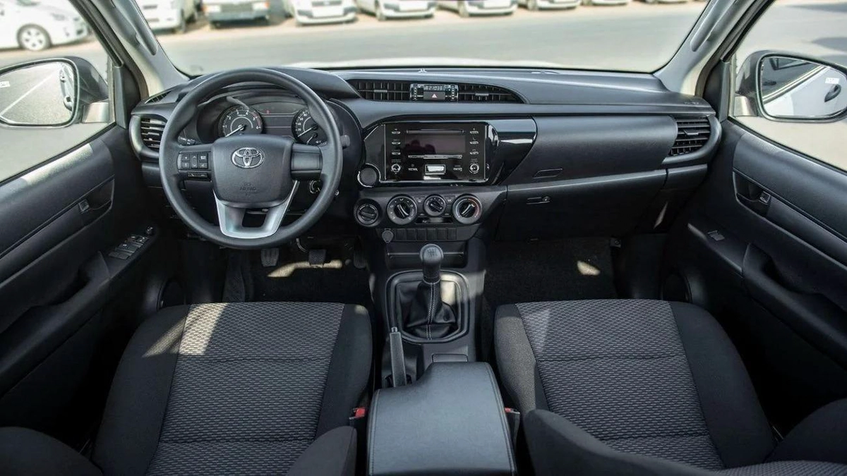 Toyota Hilux-15-15