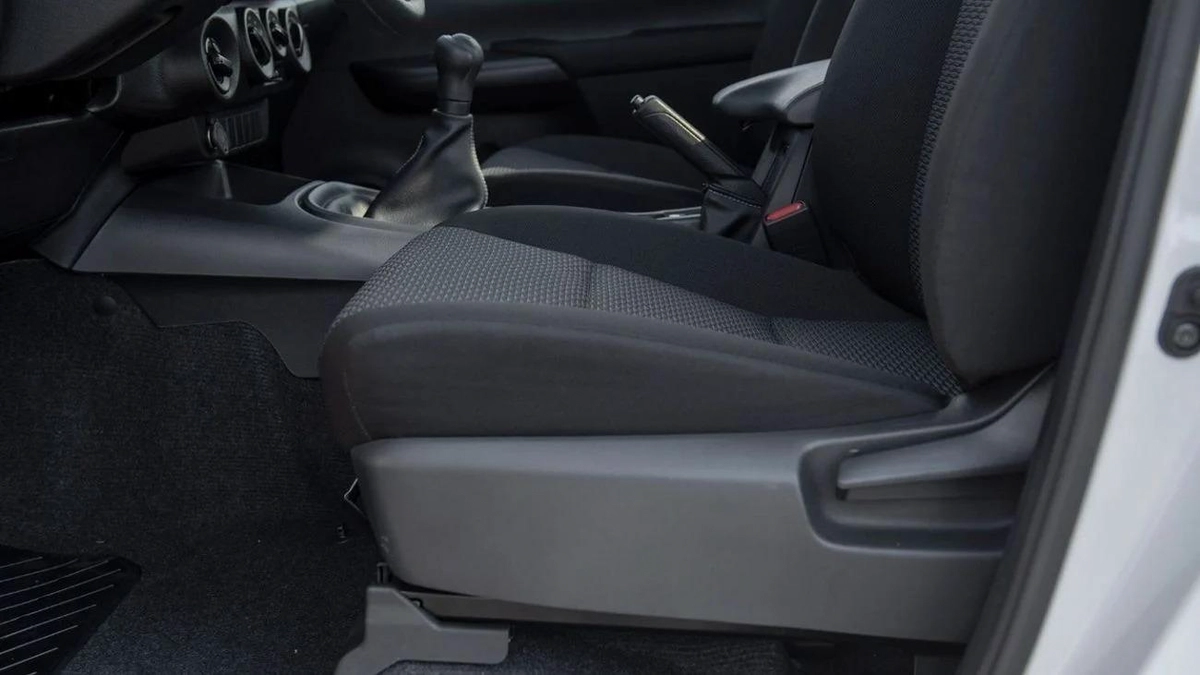Toyota Hilux-9-9