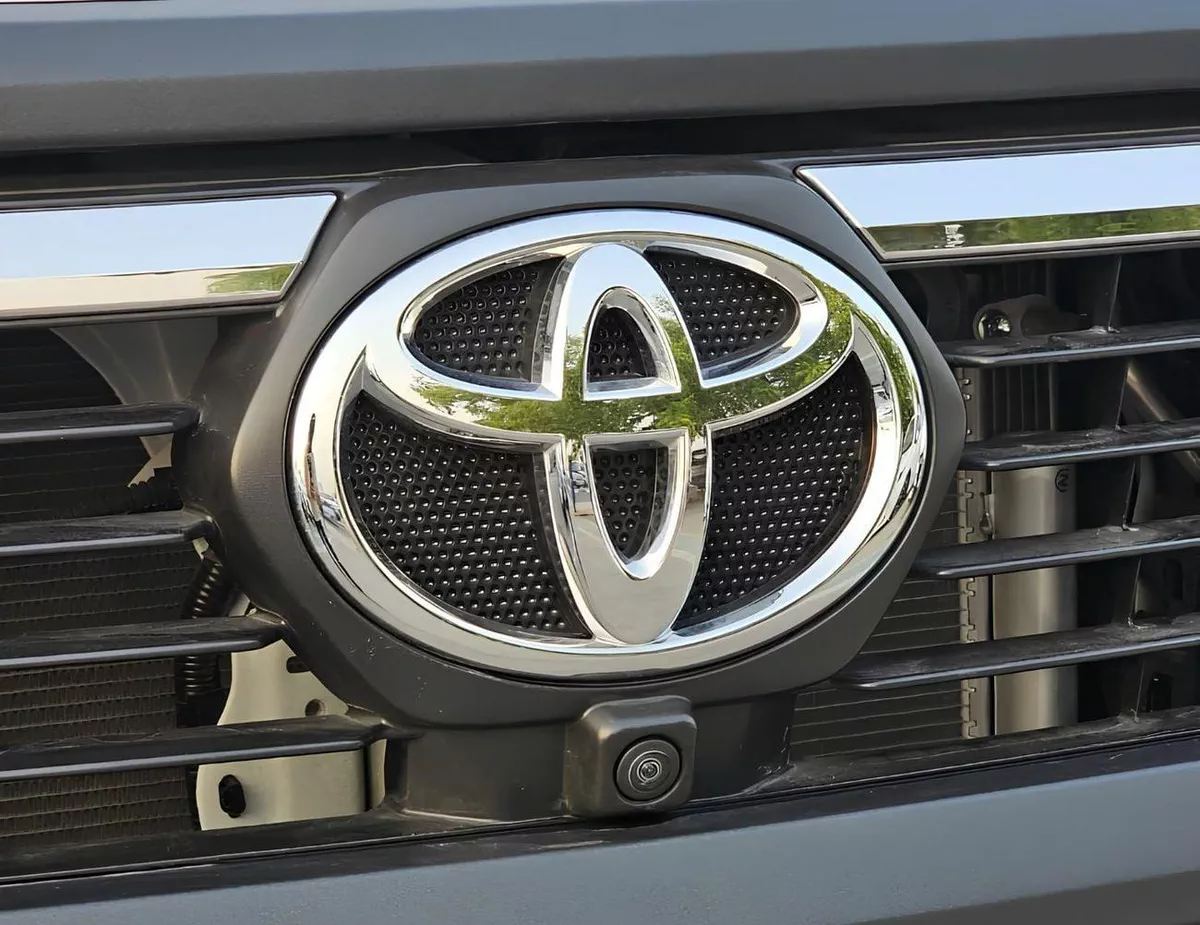 Toyota Hilux ADVENTURE EXL DOUBLE CABIN || 4.0L V6 PETROL | AIR COMPRESSOR | ROLLBAR | 360*CAMERA | FR&RR P/SENSOR (CODE#HP-6-0