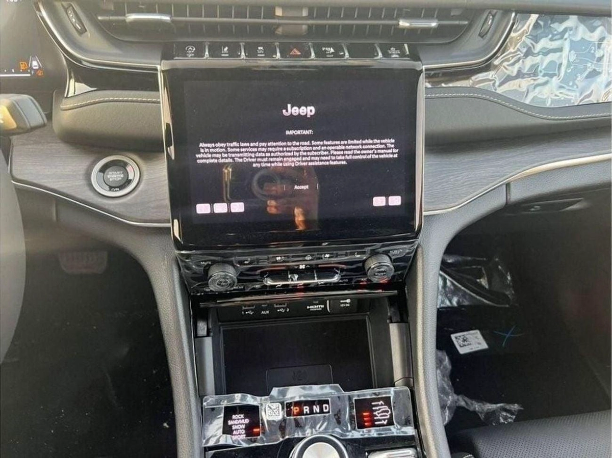 Jeep Grand Cherokee EXPORT PRICE - Grand Cherokee Overland 3.6L-10-10