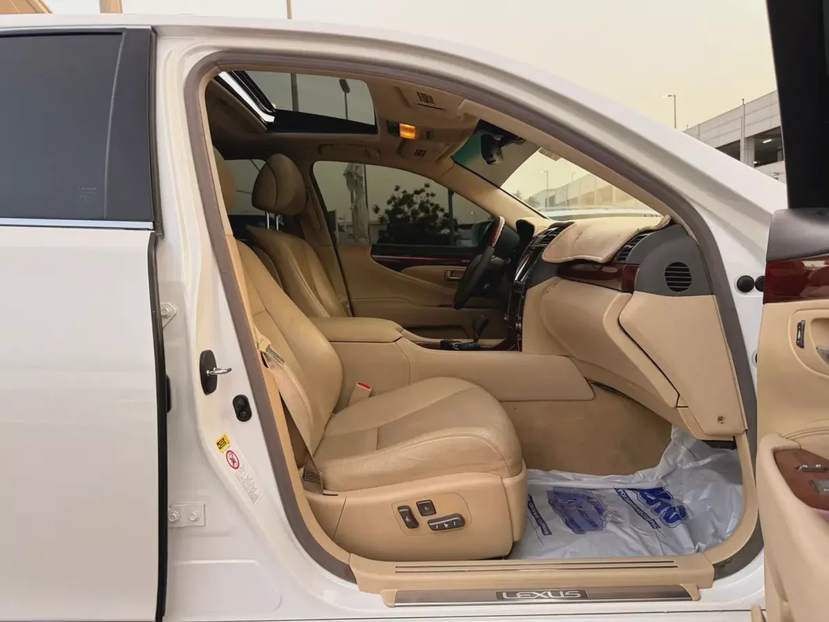 Lexus LS 460 Premier 2007 | American Specs | Well Maintained-8-8