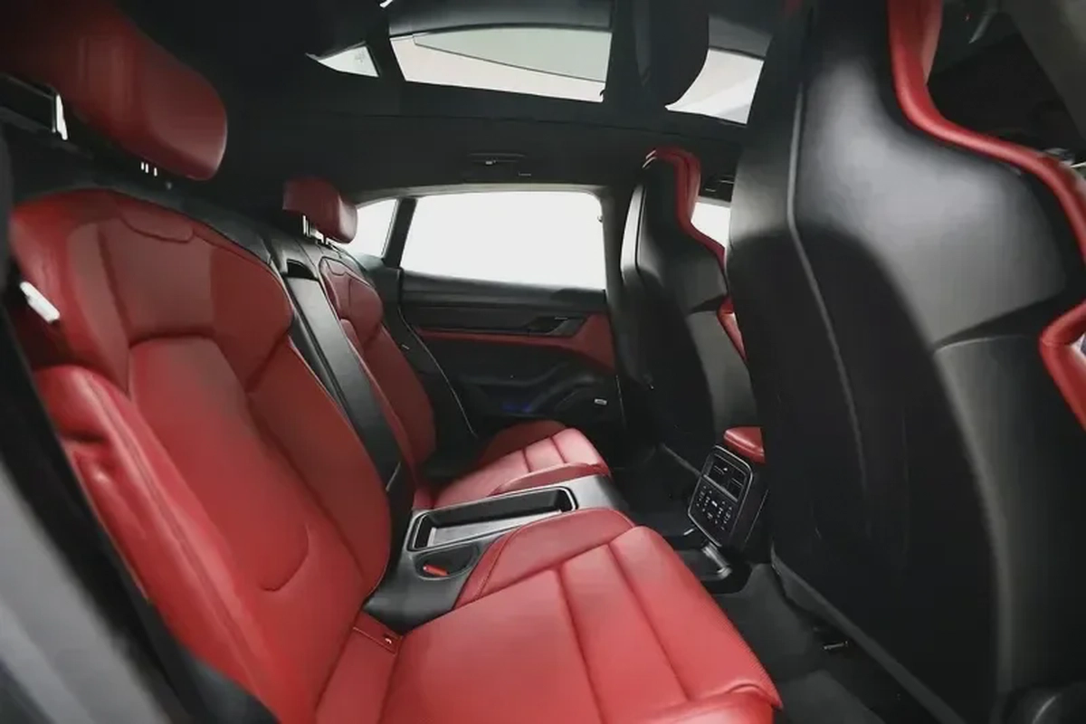 Porsche Taycan Turbo-9-9