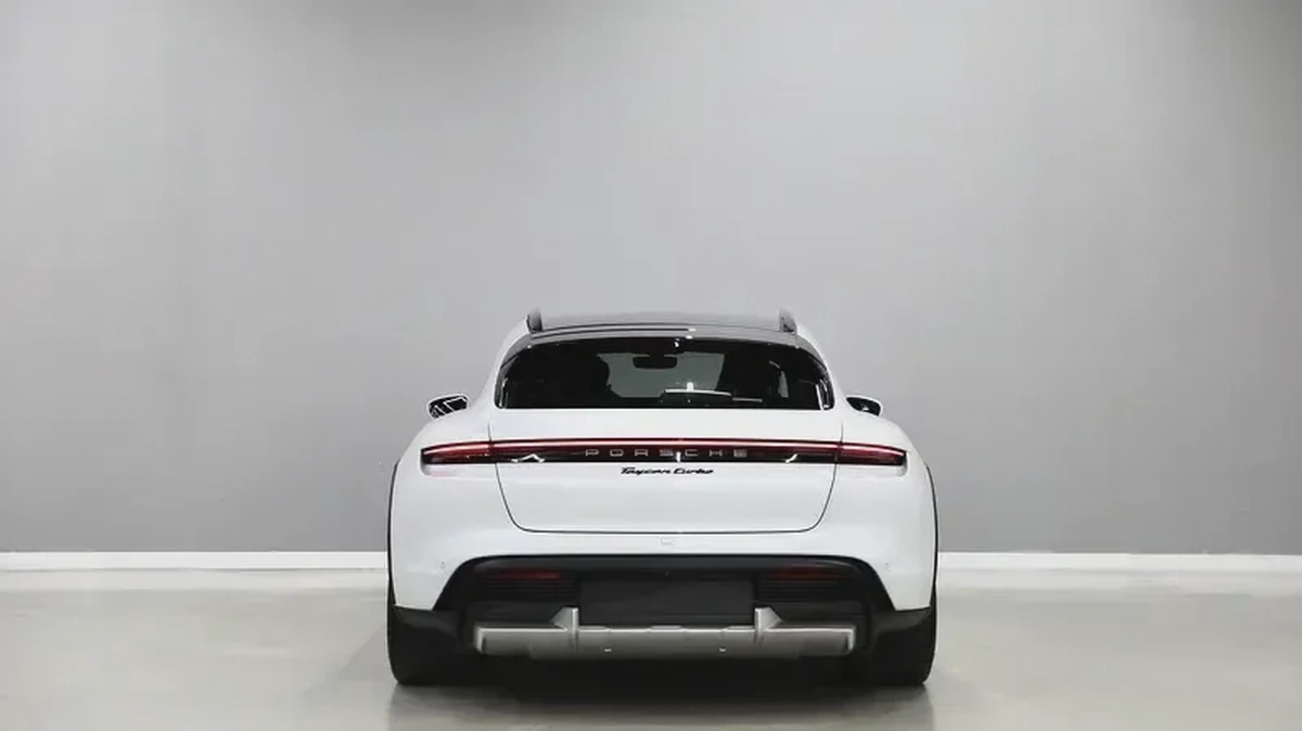 Porsche Taycan Turbo-14-14