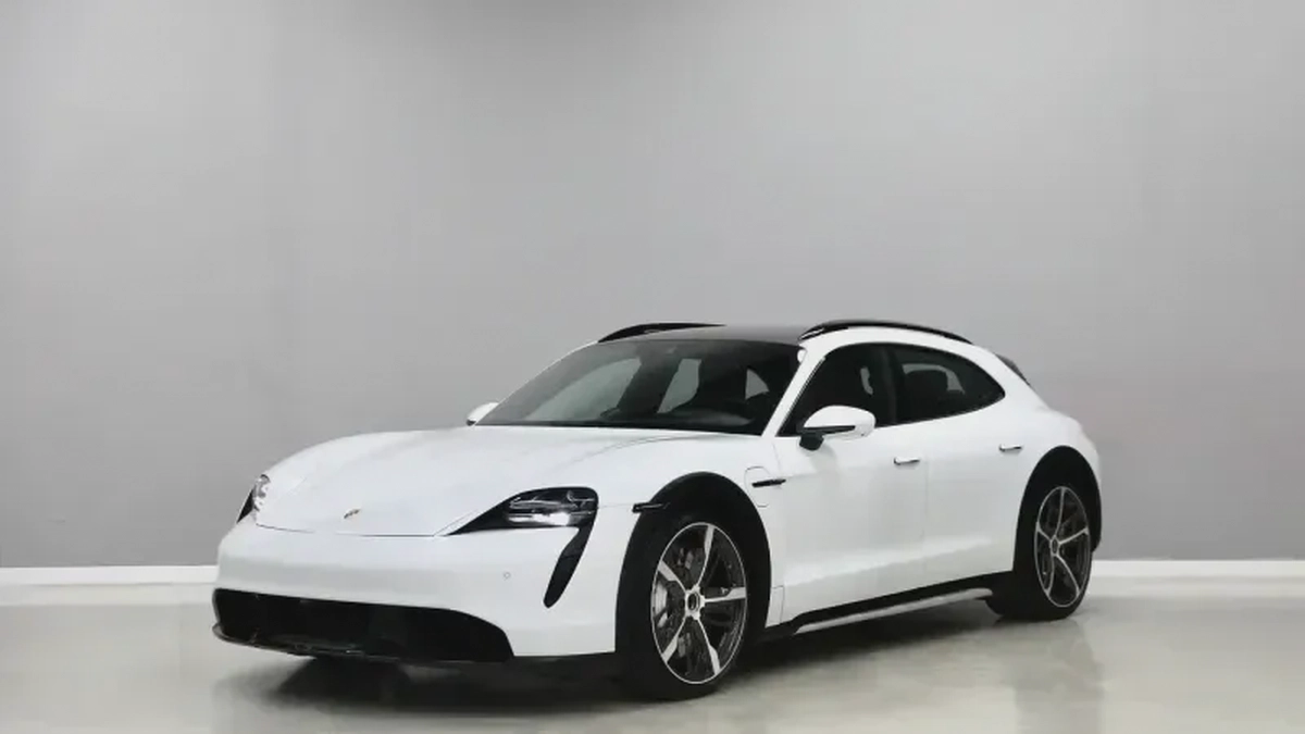 Porsche Taycan Turbo-13-13