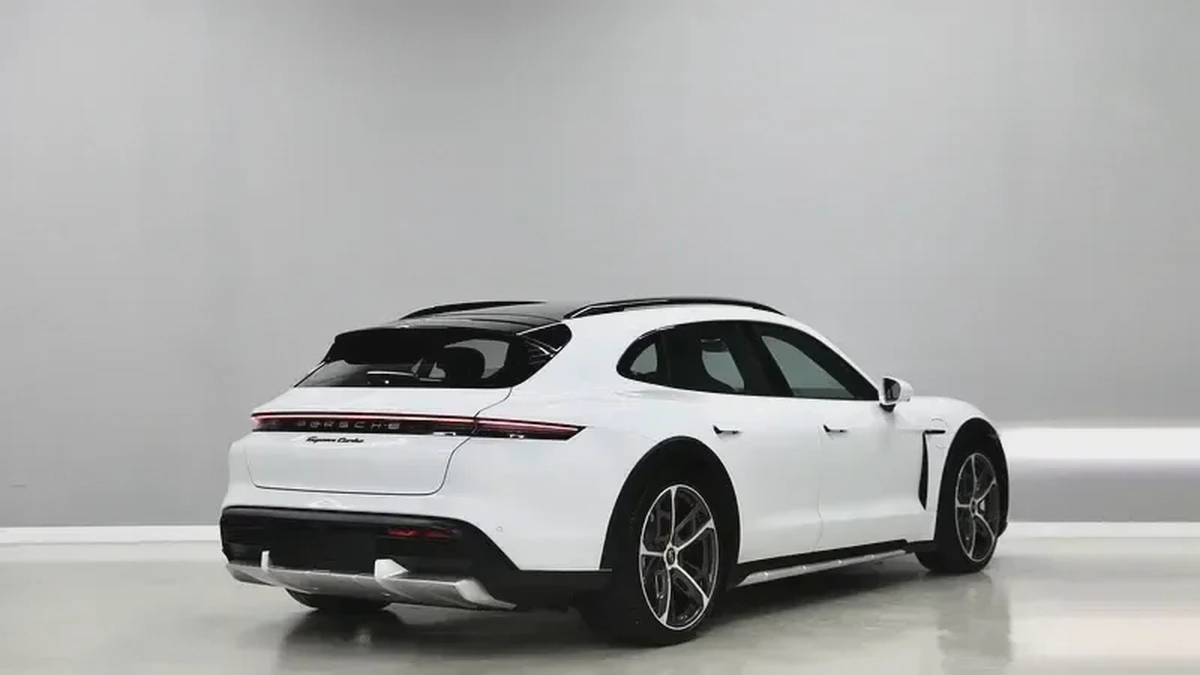 Porsche Taycan Turbo-10-10